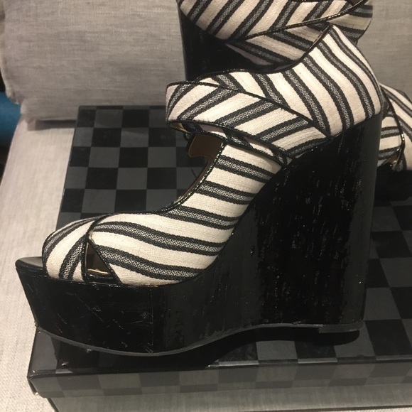 Black/white striped wedge with patent cork heel - Picture 3 of 8